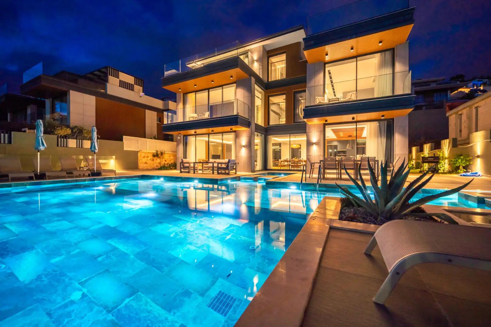 Hotel Resort In-Ground Swimming Pool
